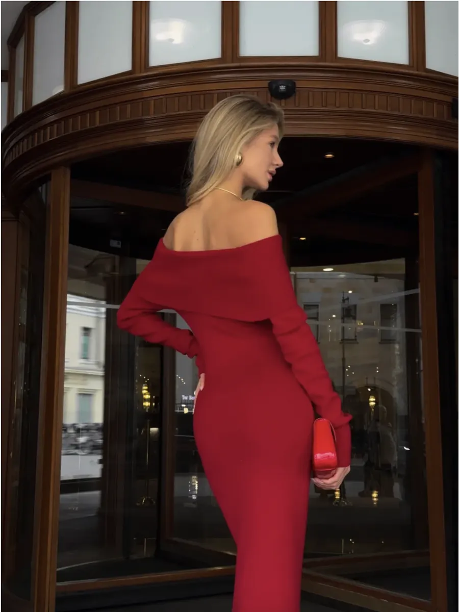 Платье вязаное длинное с открытыми плечами