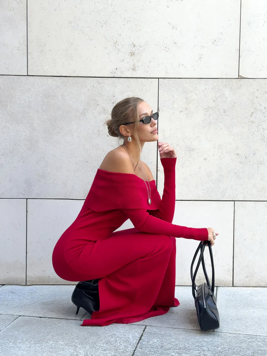 Платье вязаное длинное с открытыми плечами