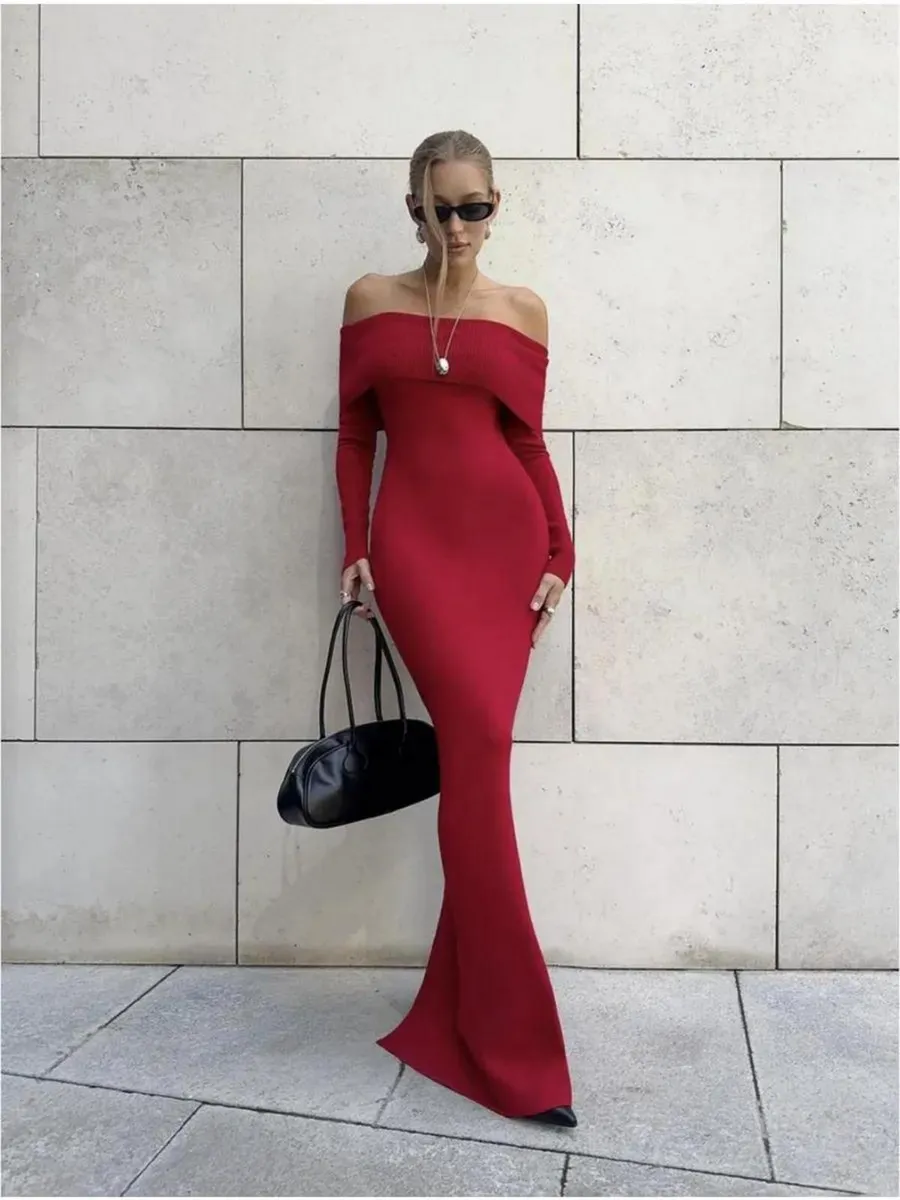 Платье вязаное длинное с открытыми плечами