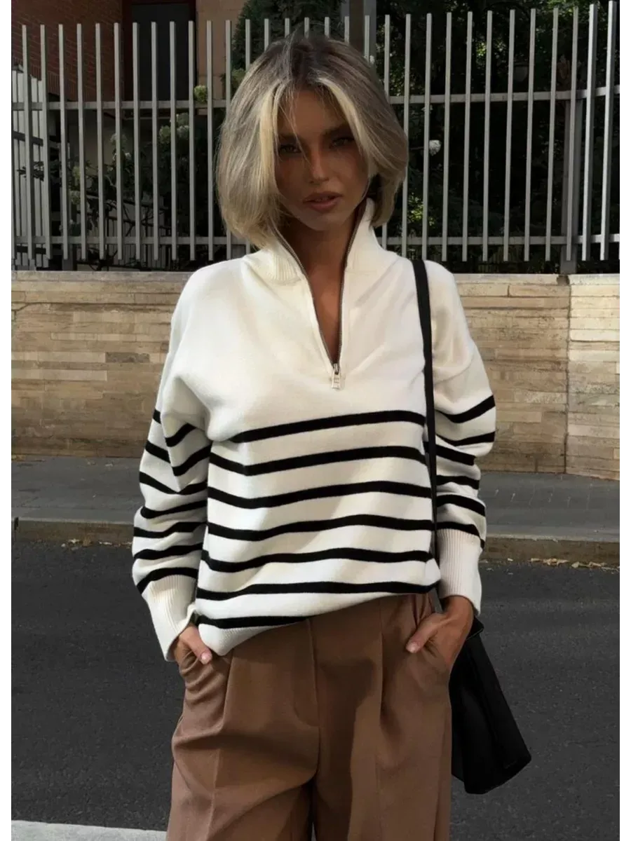 Свитер оверсайз с горлом на молнии