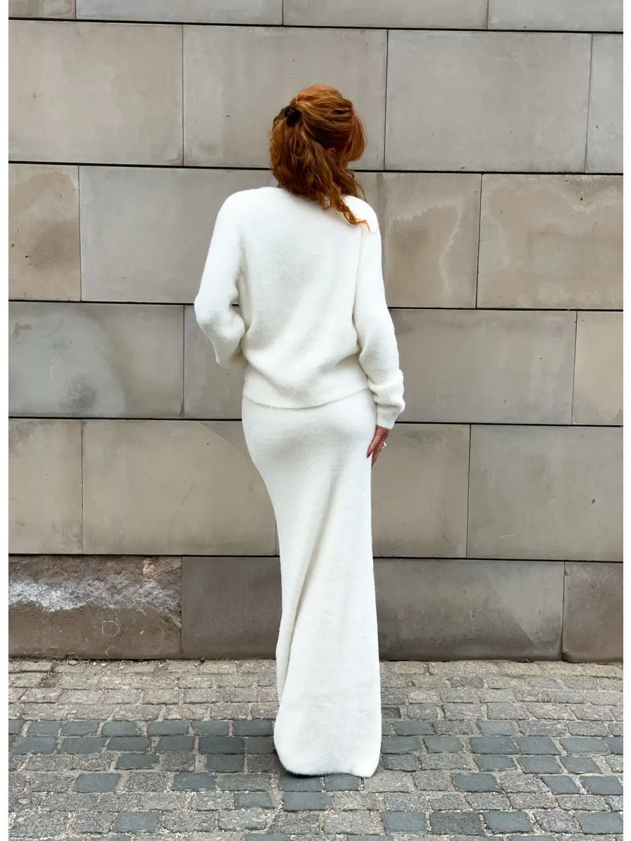 Костюм вязаный c кардиганом и юбкой