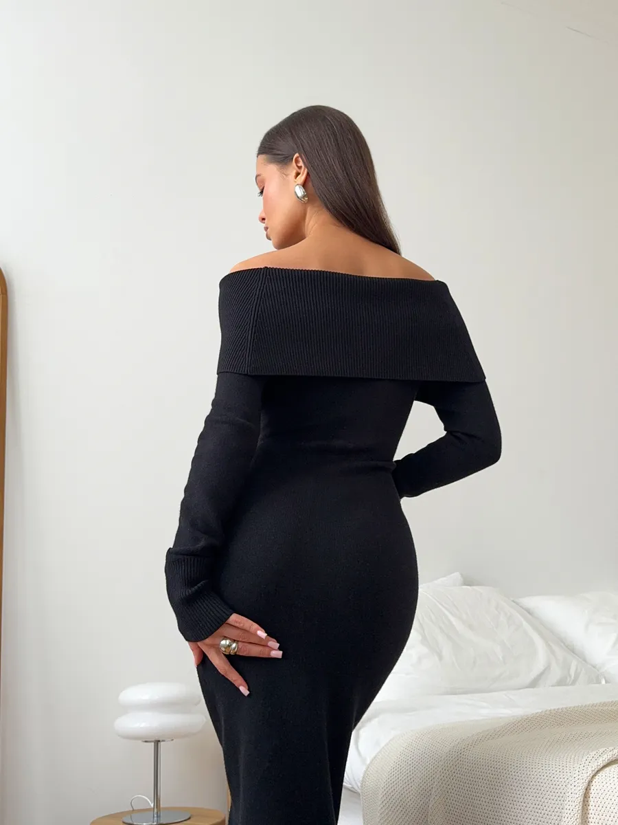 Платье вязаное длинное с открытыми плечами