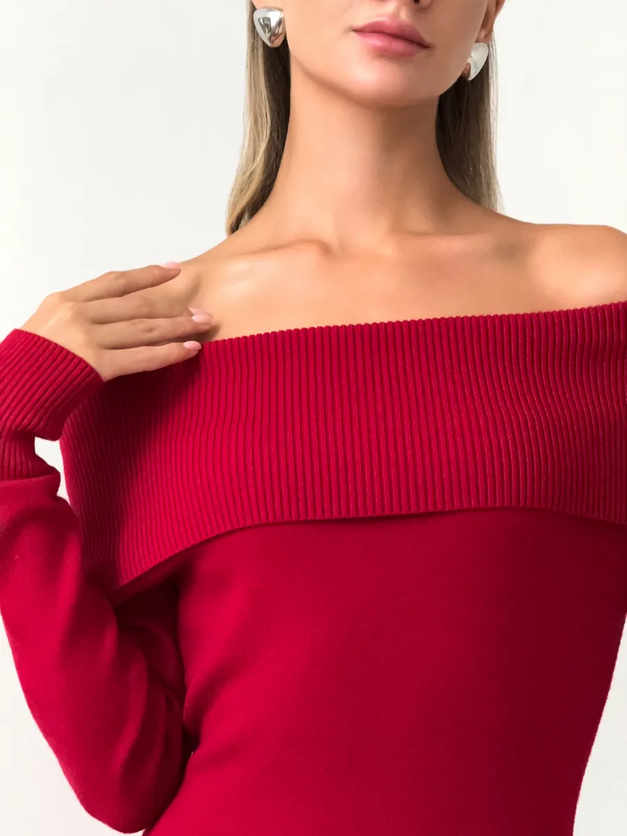 Платье вязаное длинное с открытыми плечами