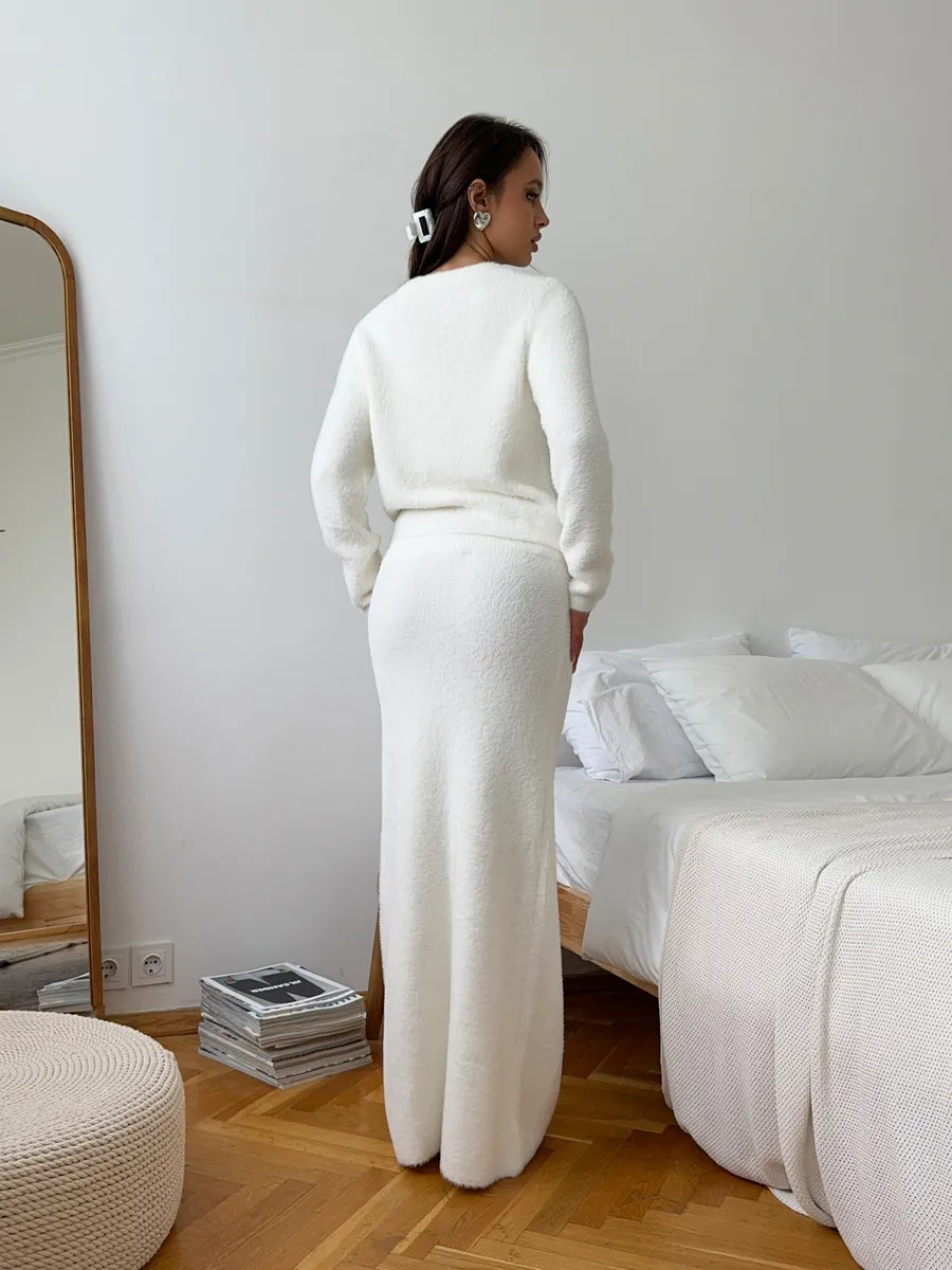 Костюм вязаный c кардиганом и юбкой