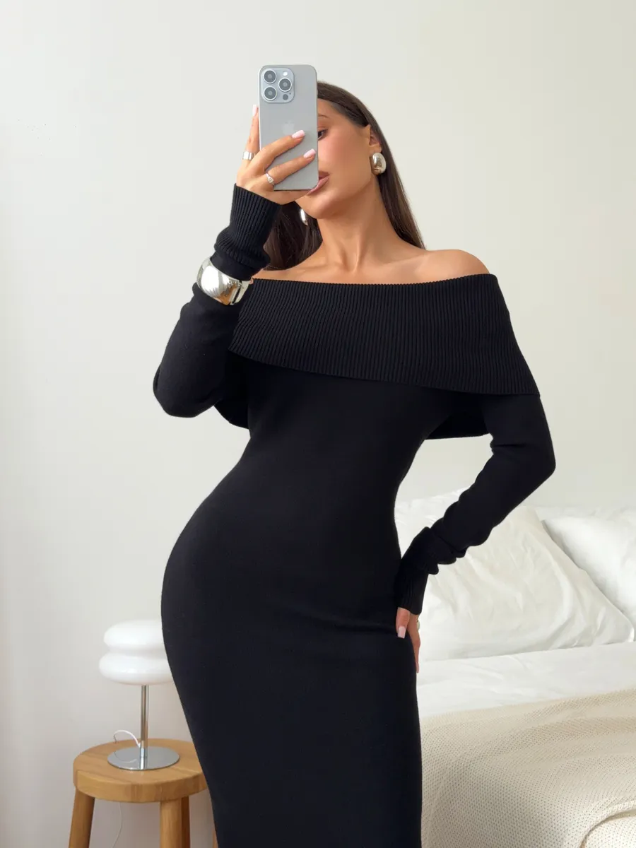 Платье вязаное длинное с открытыми плечами