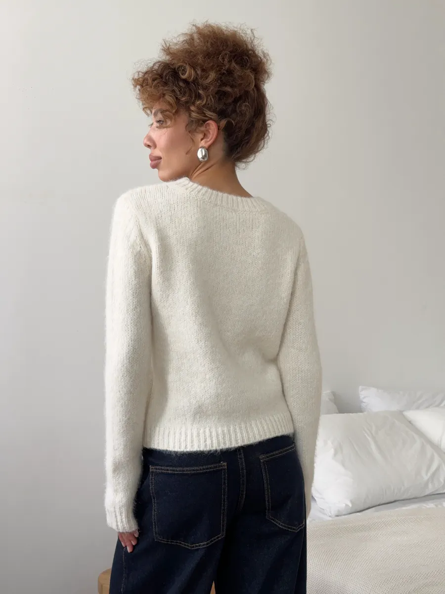 Свитер вязаный пушистый шерстяной