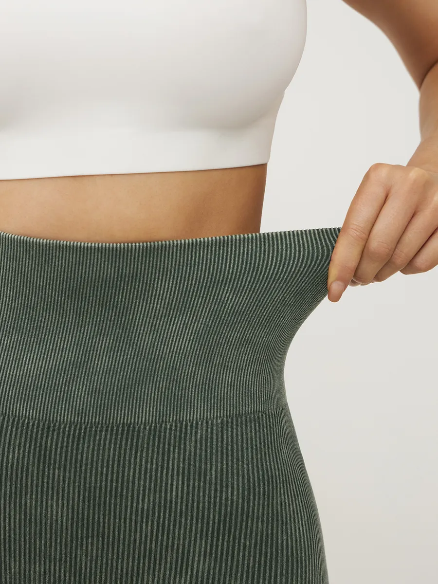 Велосипедки в рубчик короткие утягивающие Дженнер