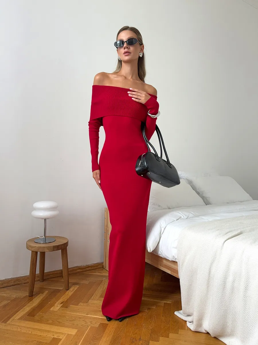 Платье вязаное длинное с открытыми плечами