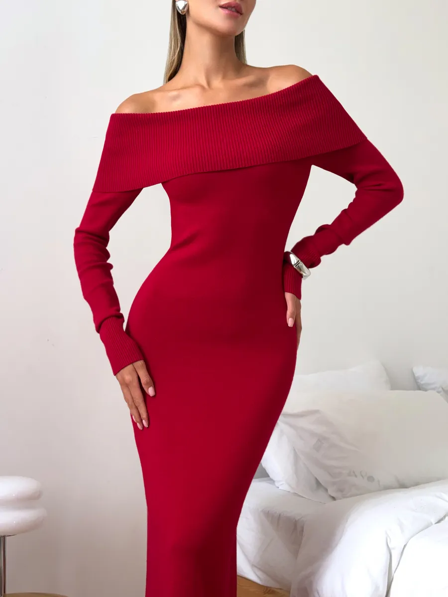 Платье вязаное длинное с открытыми плечами