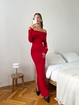 Платье вязаное длинное с открытыми плечами