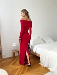 Платье вязаное длинное с открытыми плечами