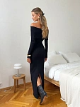 Платье вязаное длинное с открытыми плечами